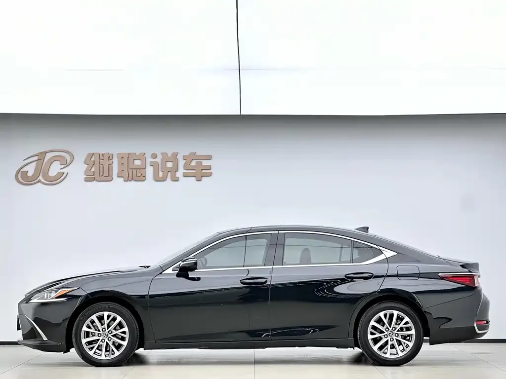 Lexus ES — фото 8