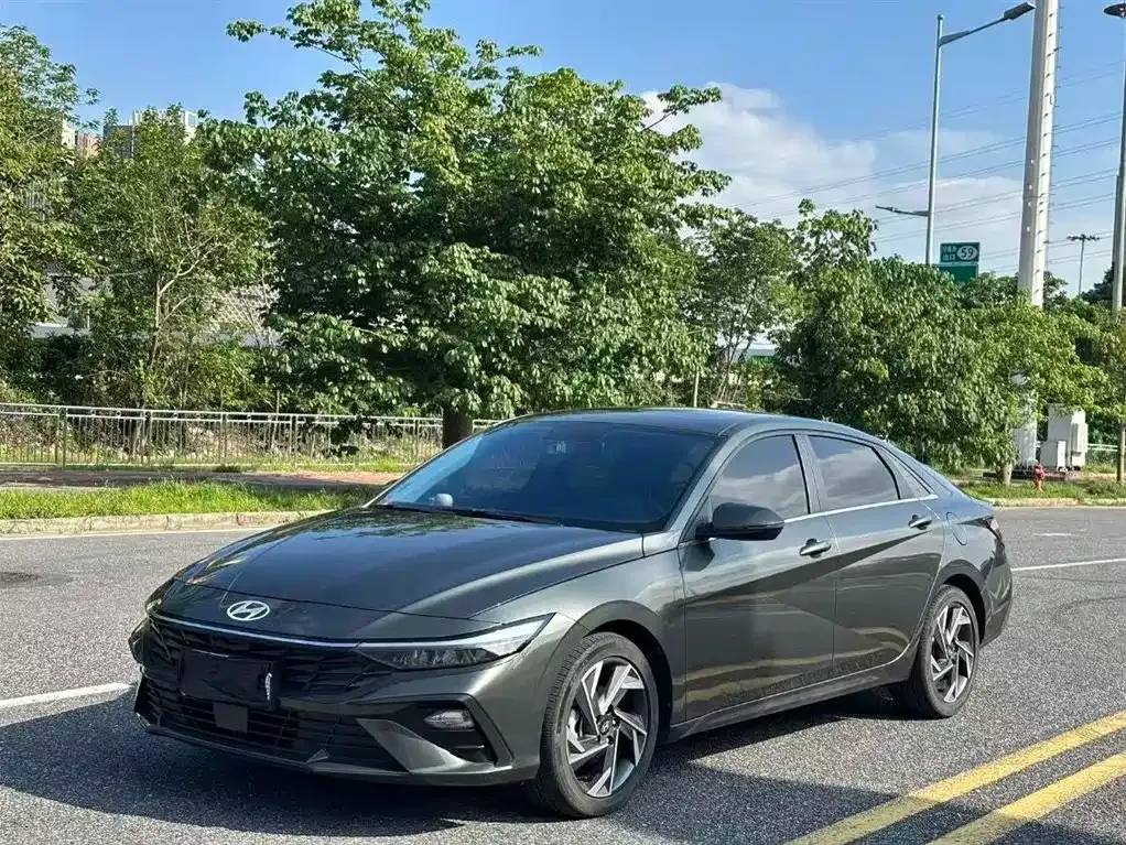 Hyundai Elantra — фото 1