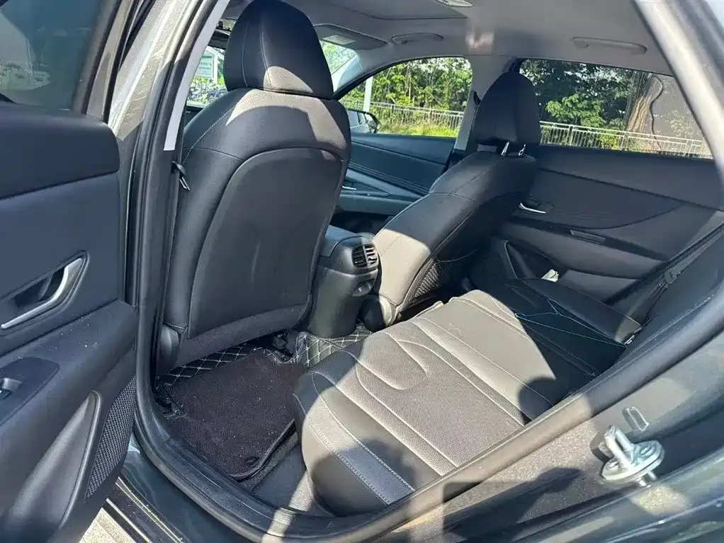 Hyundai Elantra — фото 3