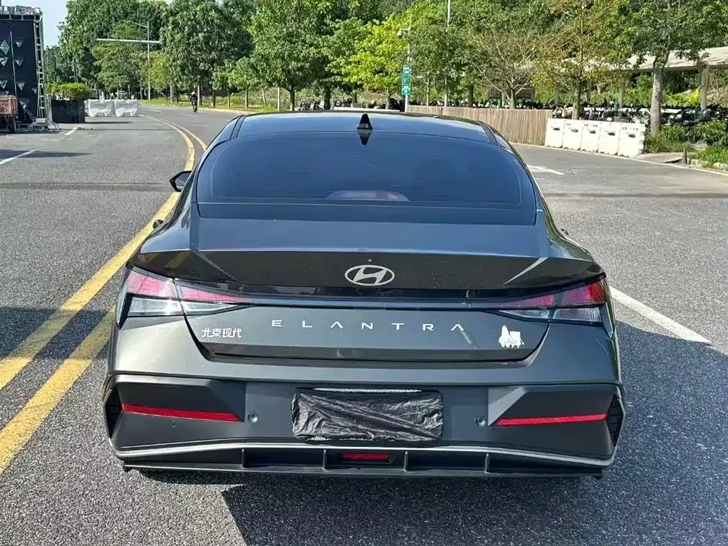Hyundai Elantra — фото 9