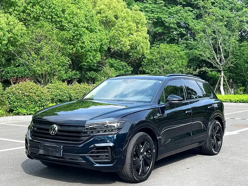 Volkswagen Touareg — фото 1