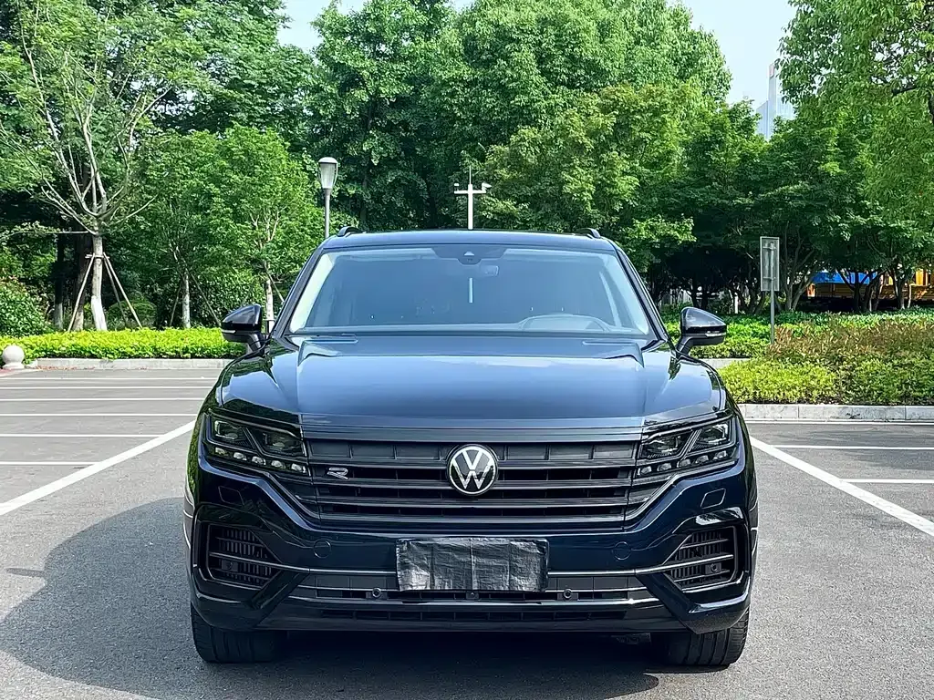 Volkswagen Touareg — фото 10
