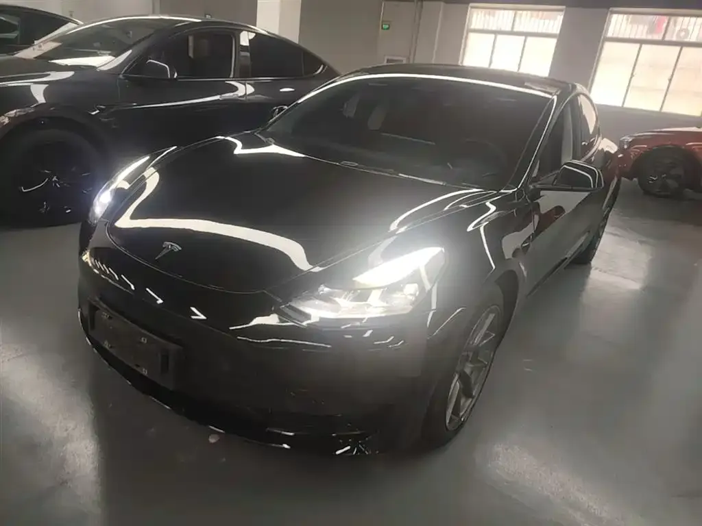 Tesla Model 3 — фото 1