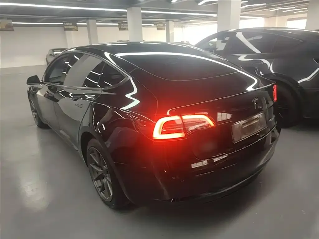 Tesla Model 3 — фото 5