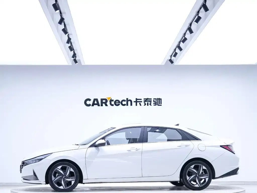 Hyundai Elantra — фото 10
