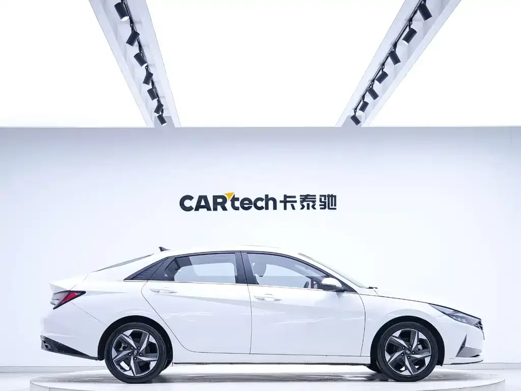 Hyundai Elantra — фото 2