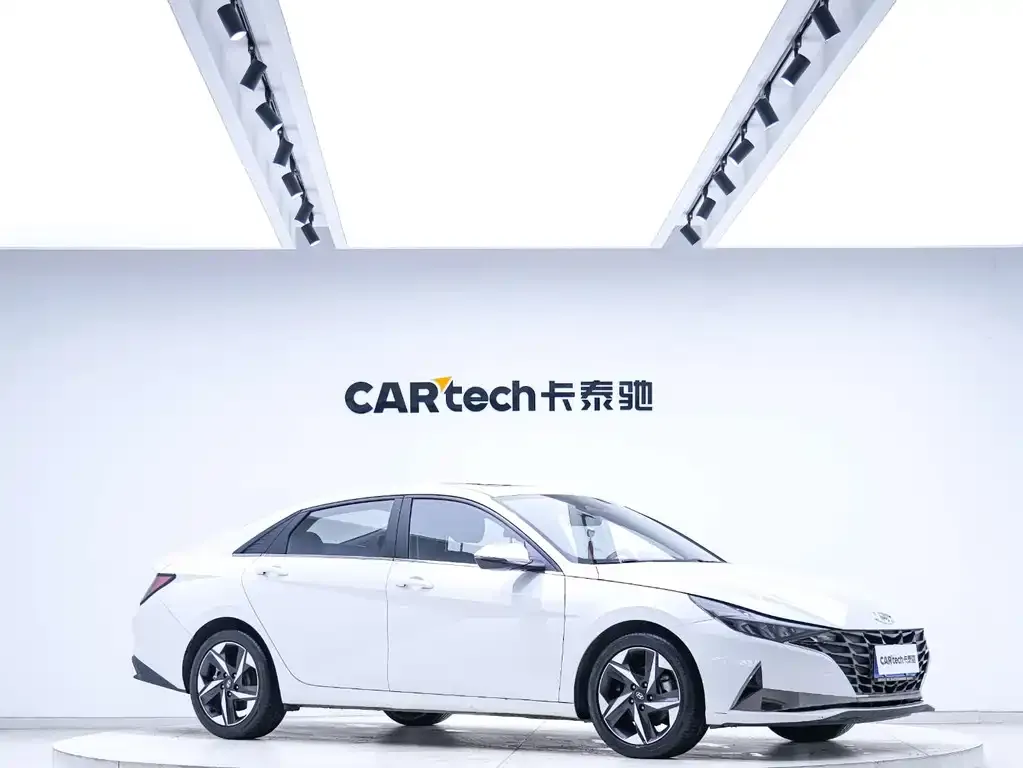 Hyundai Elantra — фото 4