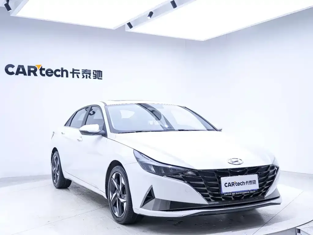 Hyundai Elantra — фото 5