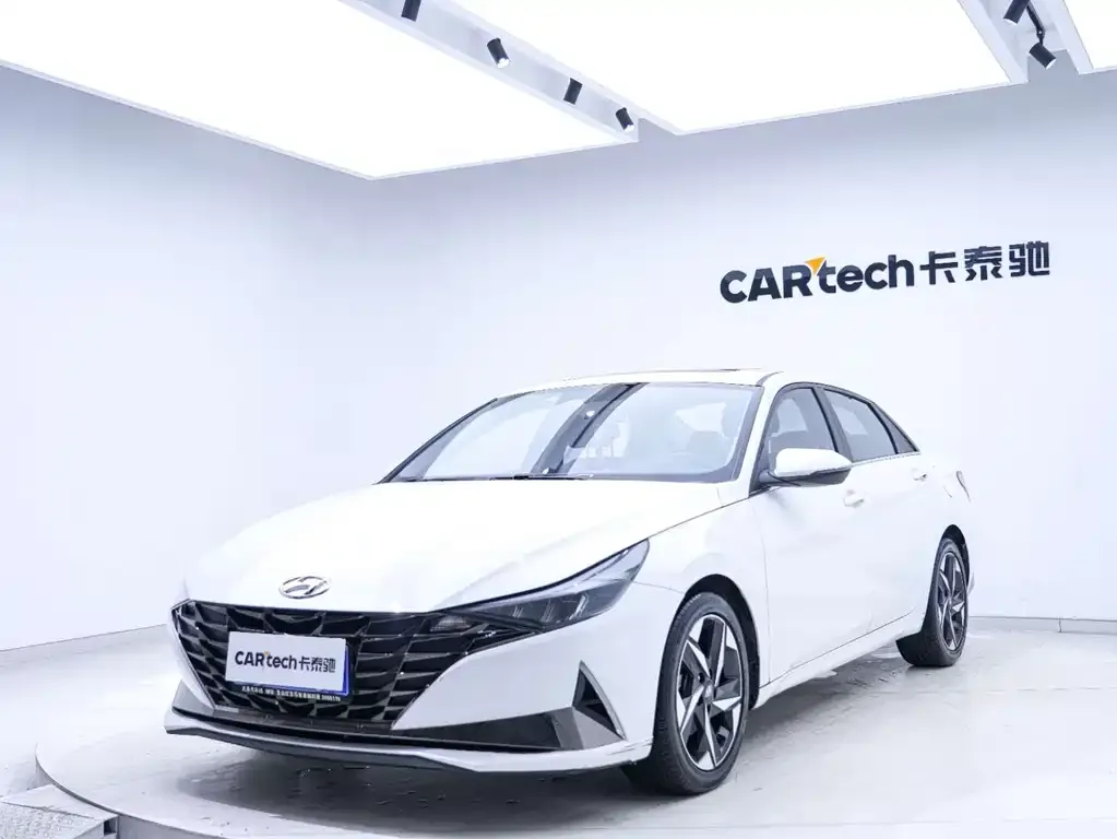 Hyundai Elantra — фото 3