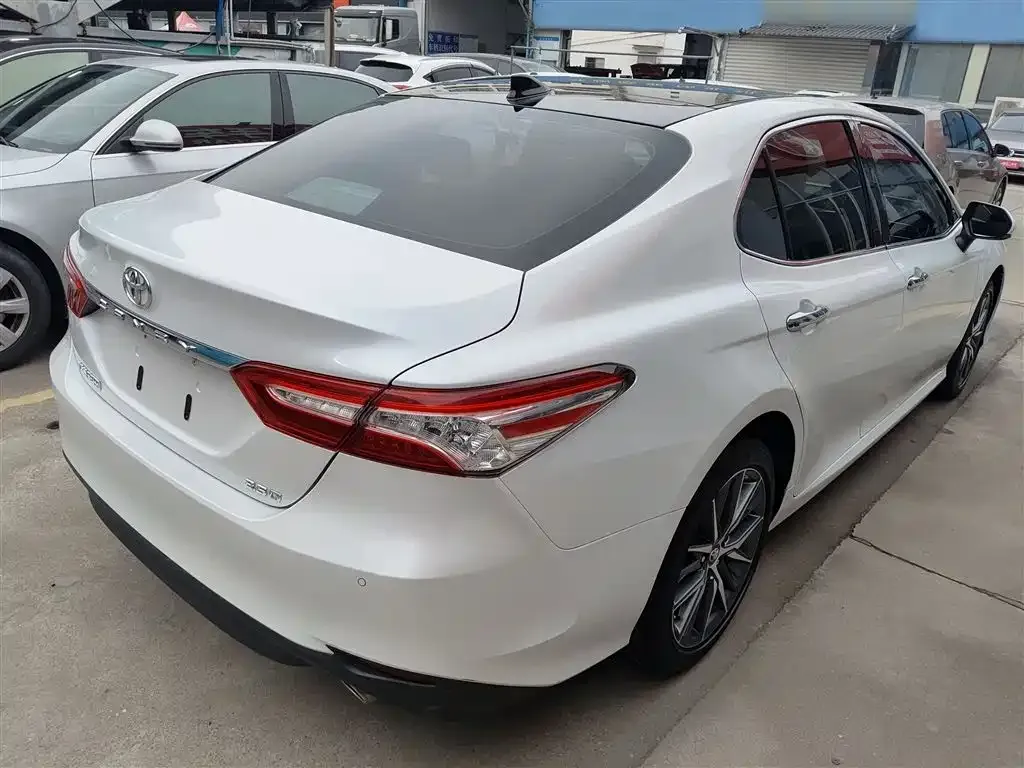 Toyota Camry — фото 6