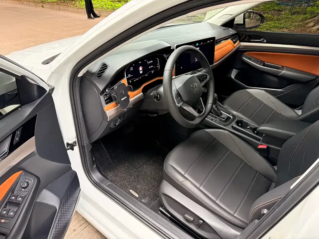 Volkswagen Bora 2024 из CN, фото 10