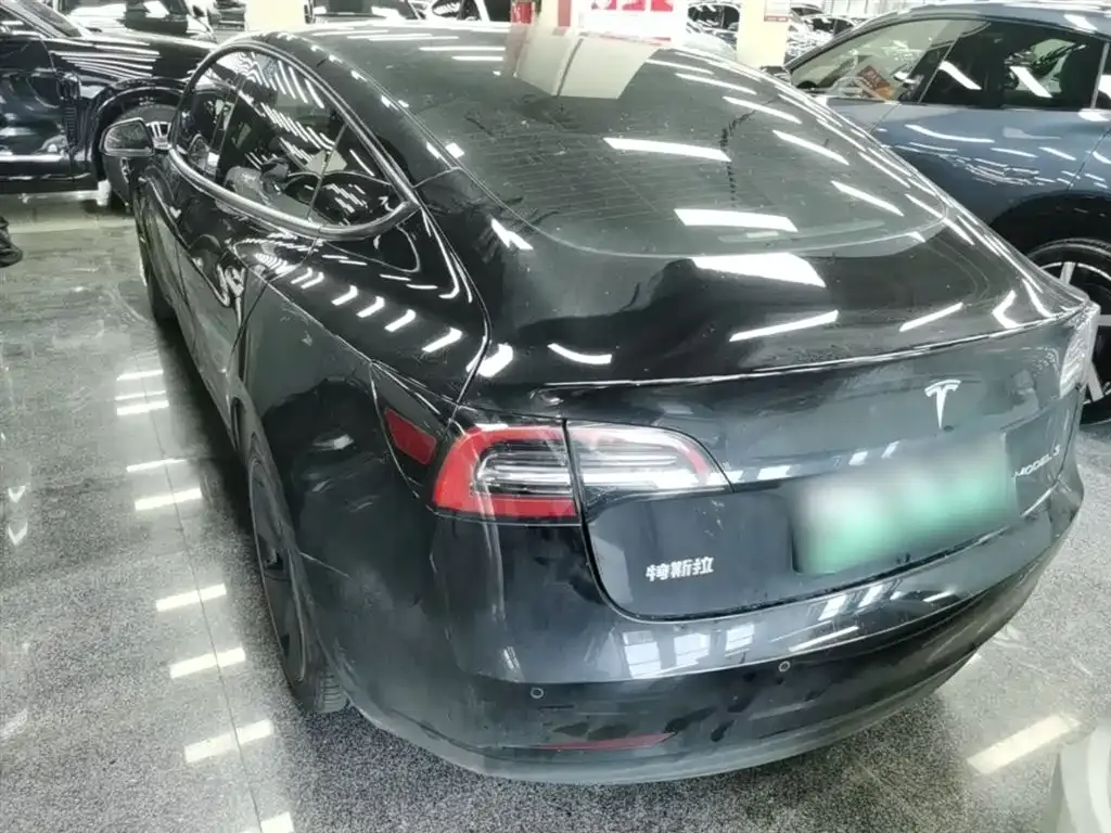 Tesla Model 3 — фото 4
