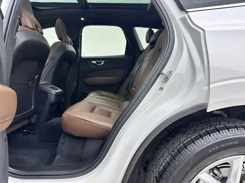 Volvo XC60 2021 из CN, фото 9