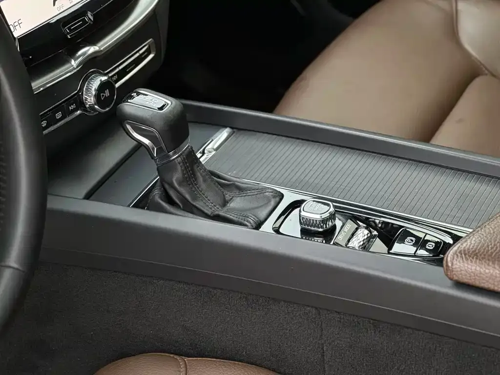 Volvo XC60 2021 из CN, фото 7