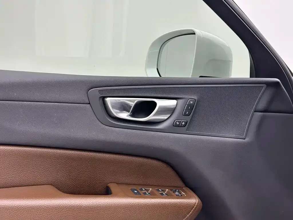 Volvo XC60 2021 из CN, фото 8