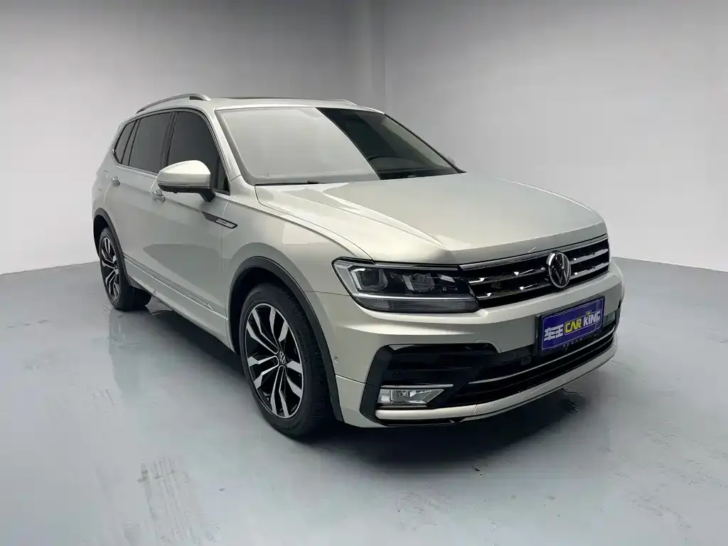 Volkswagen Tiguan L — фото 10