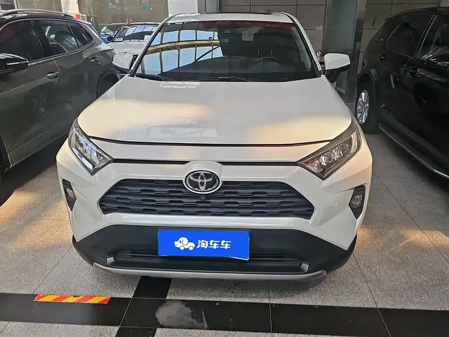 Toyota RAV4 — фото 4