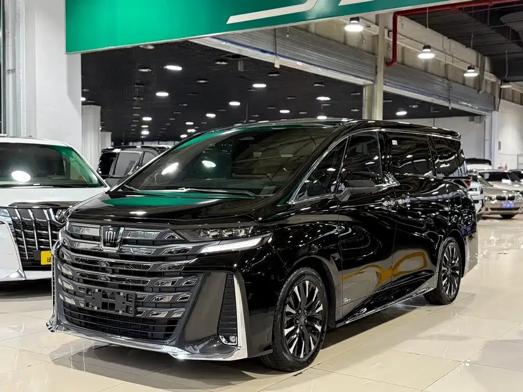 Toyota Vellfire — фото 1