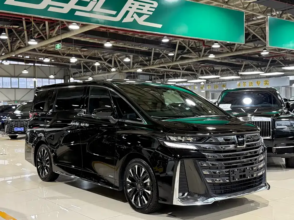 Toyota Vellfire — фото 8