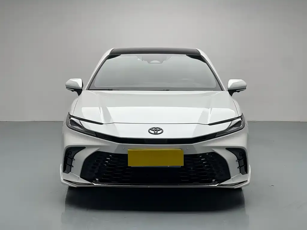 Toyota Camry — фото 5
