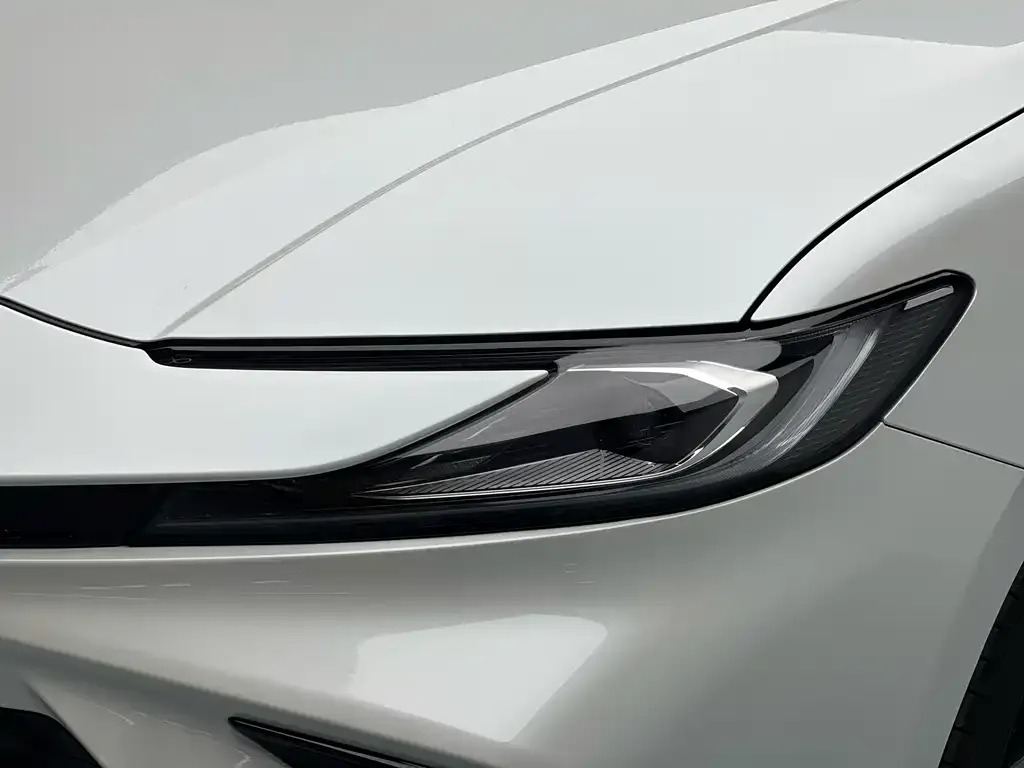 Toyota Camry — фото 2
