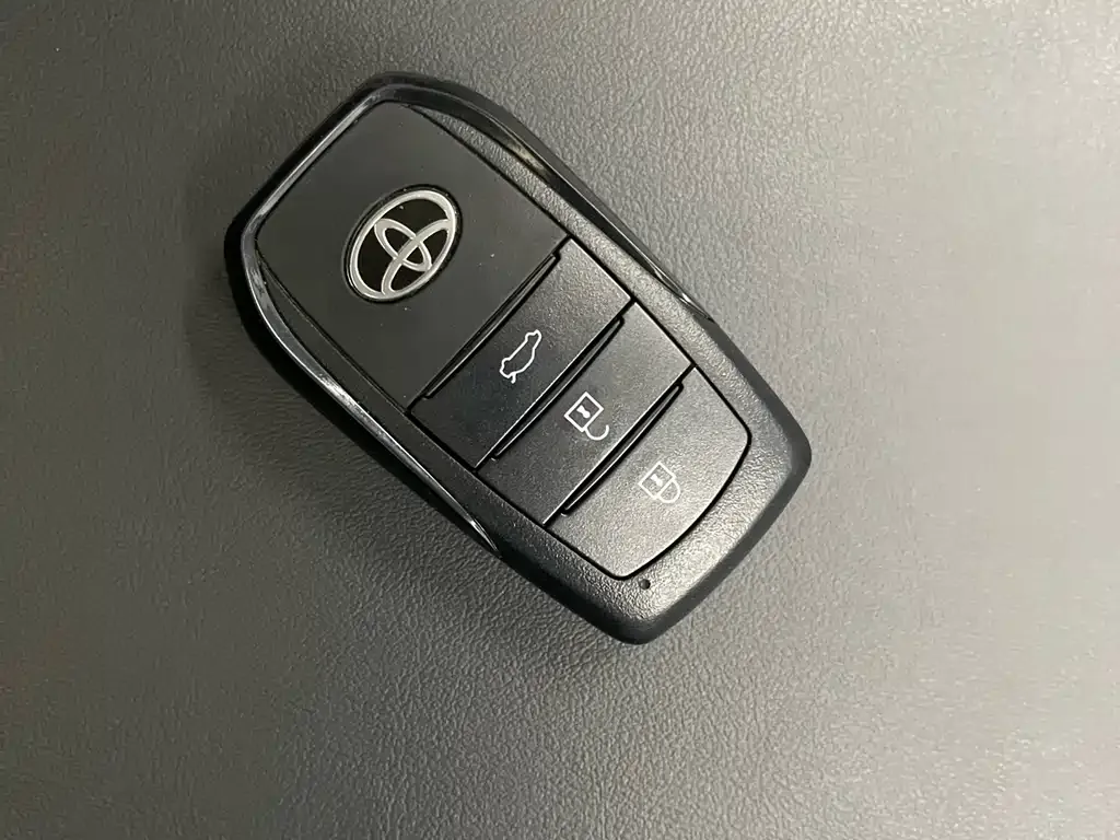 Toyota Camry — фото 10