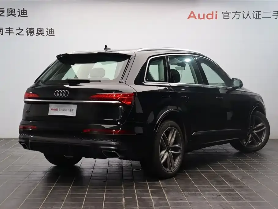 Audi Q7 — фото 8