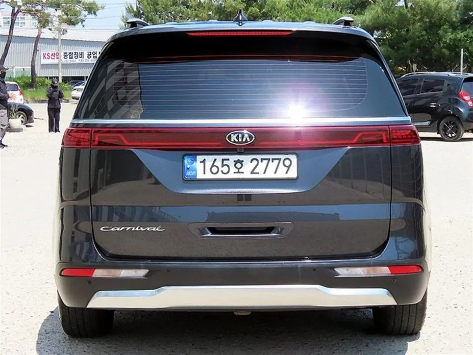 Kia Carnival — фото 10