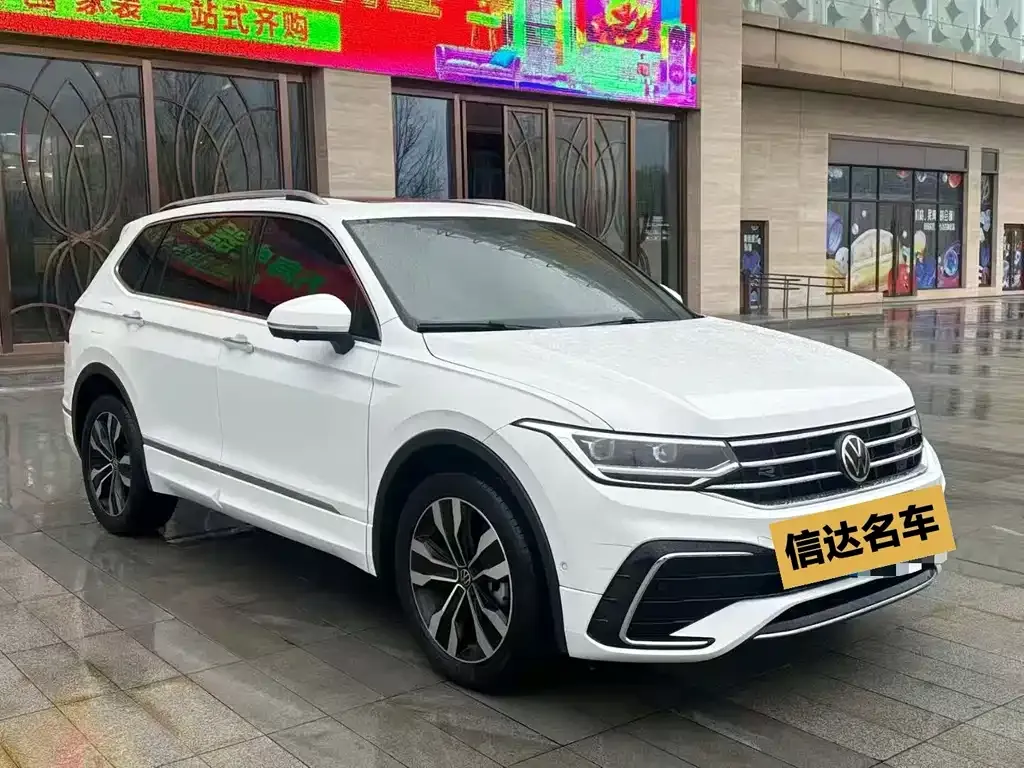 Volkswagen Tiguan L — фото 8