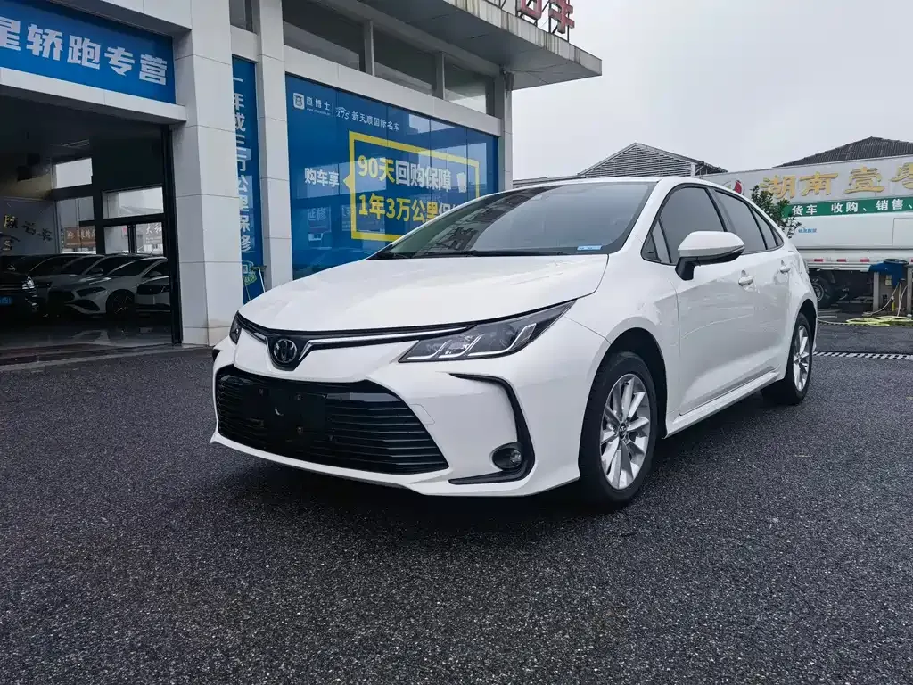 Toyota Corolla — фото 1