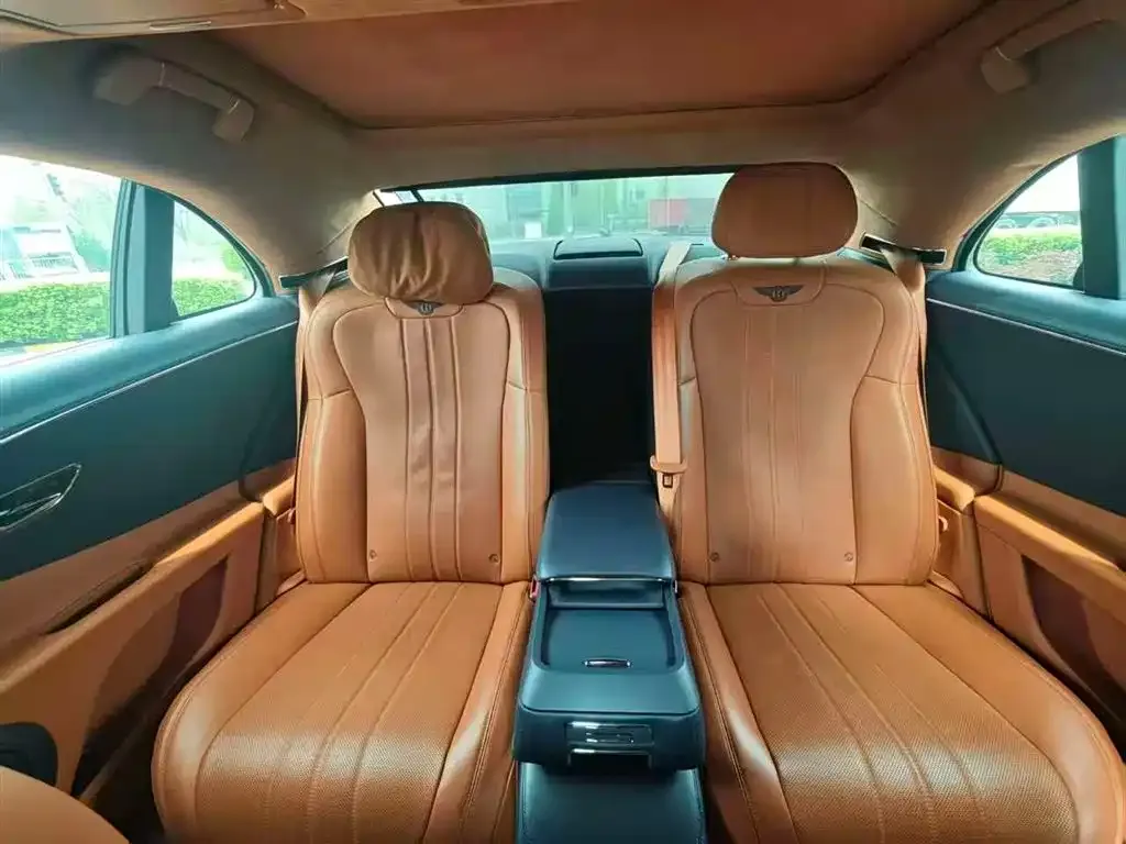 Bentley Flying Spur PHEV 2024 из CN, фото 7