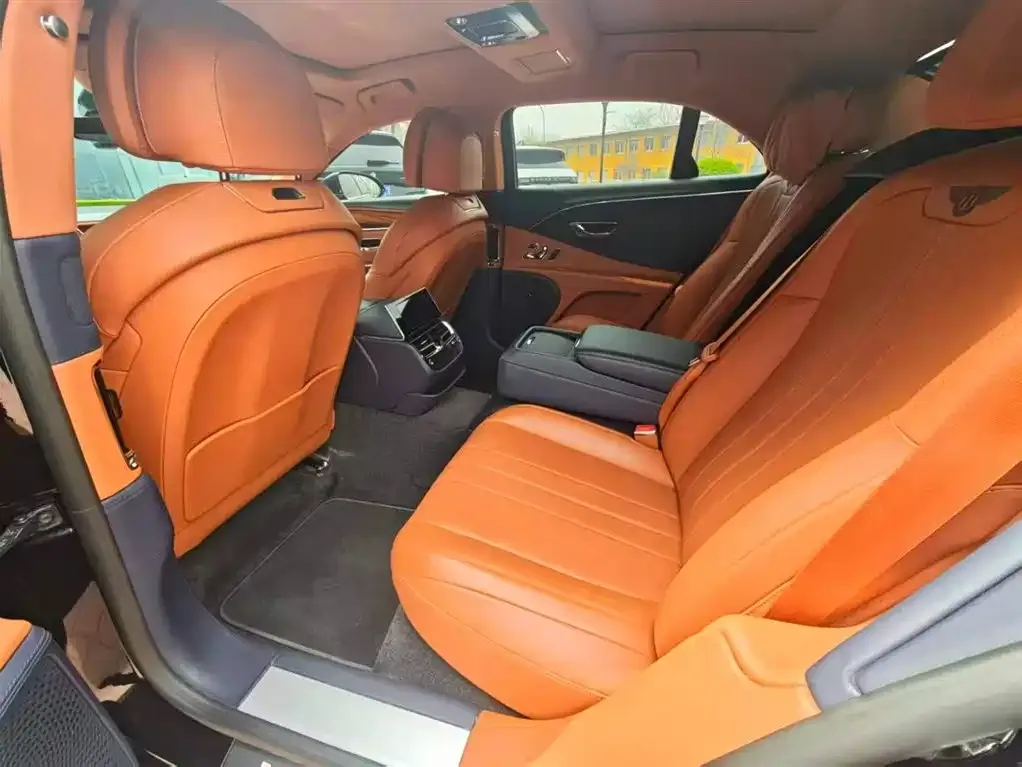Bentley Flying Spur PHEV 2024 из CN, фото 9