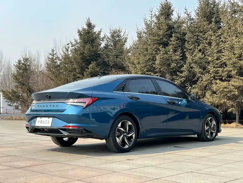 Hyundai Elantra — фото 8