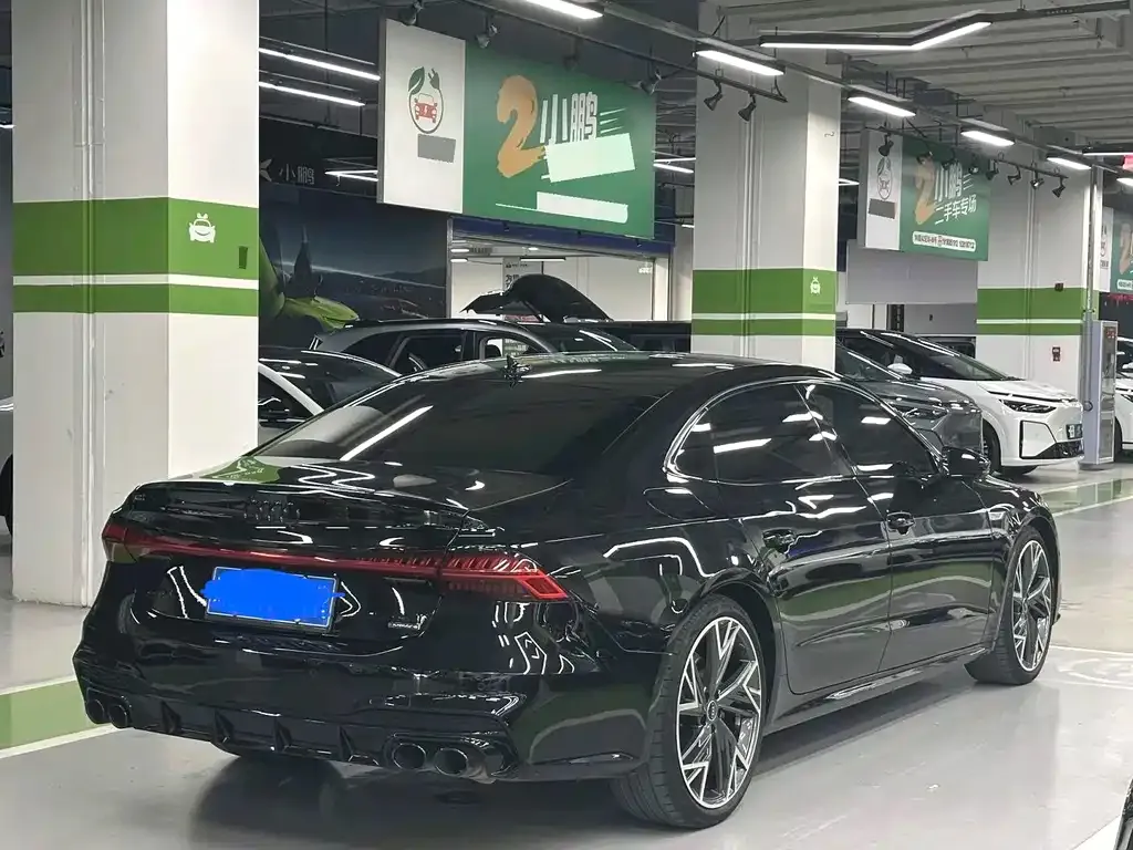 Audi A7L — фото 8