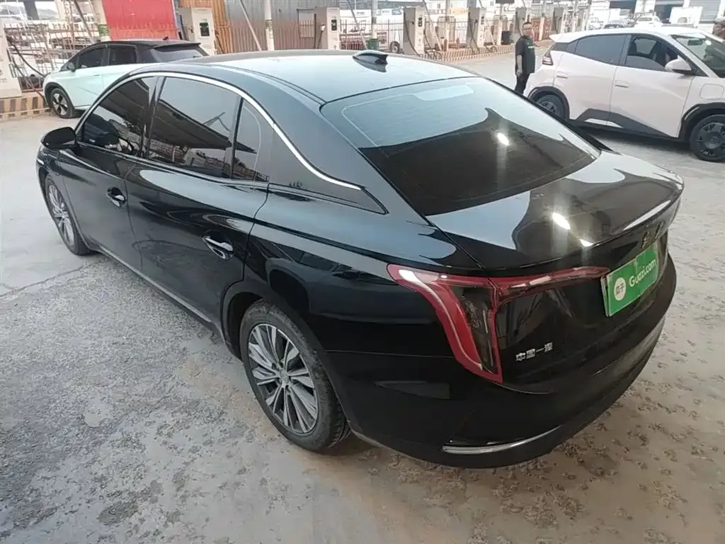 Hongqi E-QM5 — фото 9
