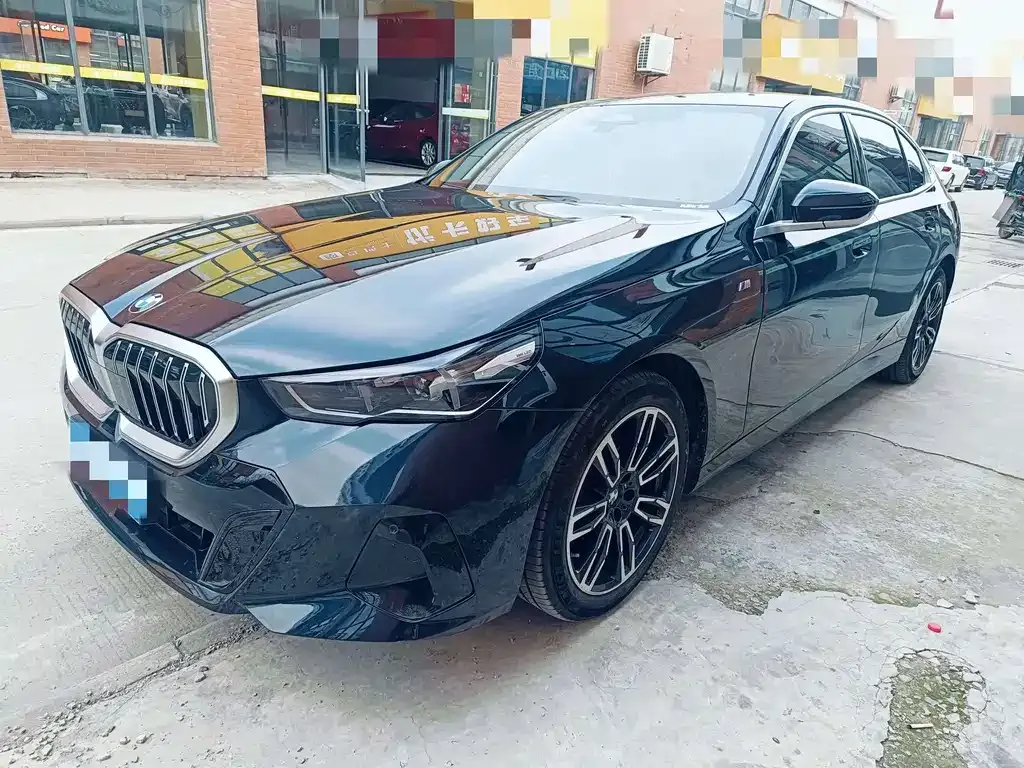 BMW 5 Series — фото 1
