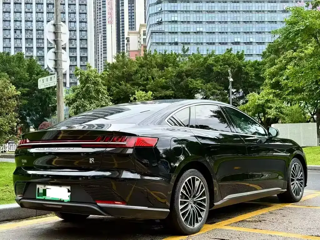 BYD Han — фото 4