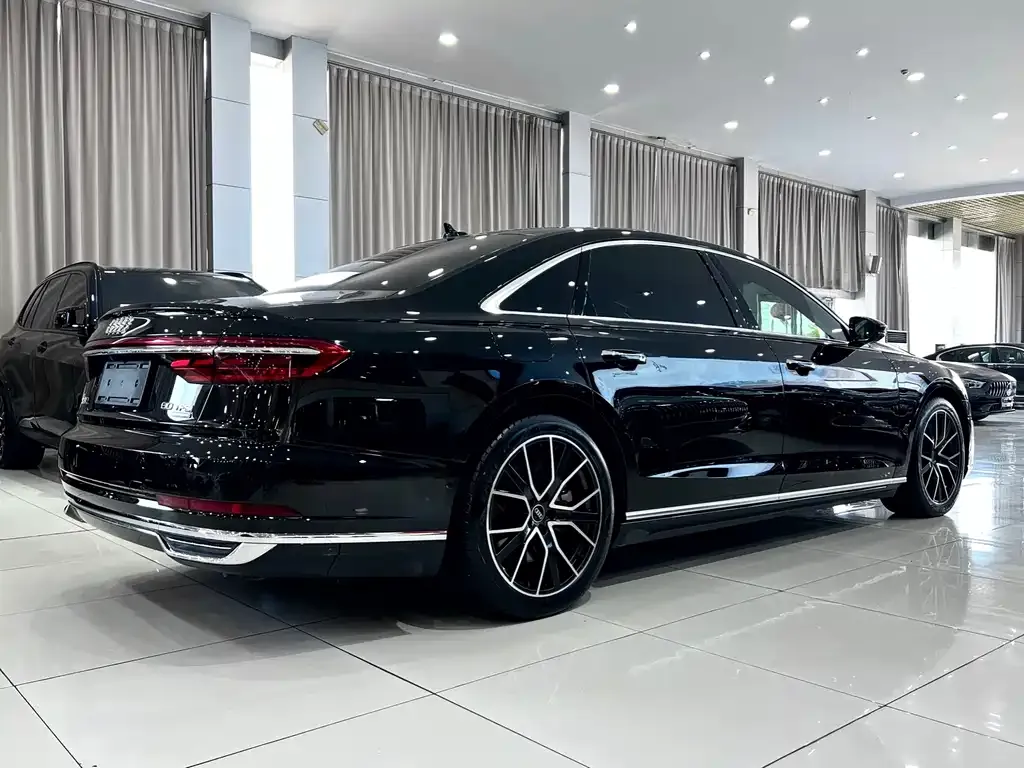 Audi A8 — фото 9