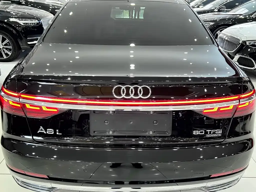 Audi A8 — фото 2