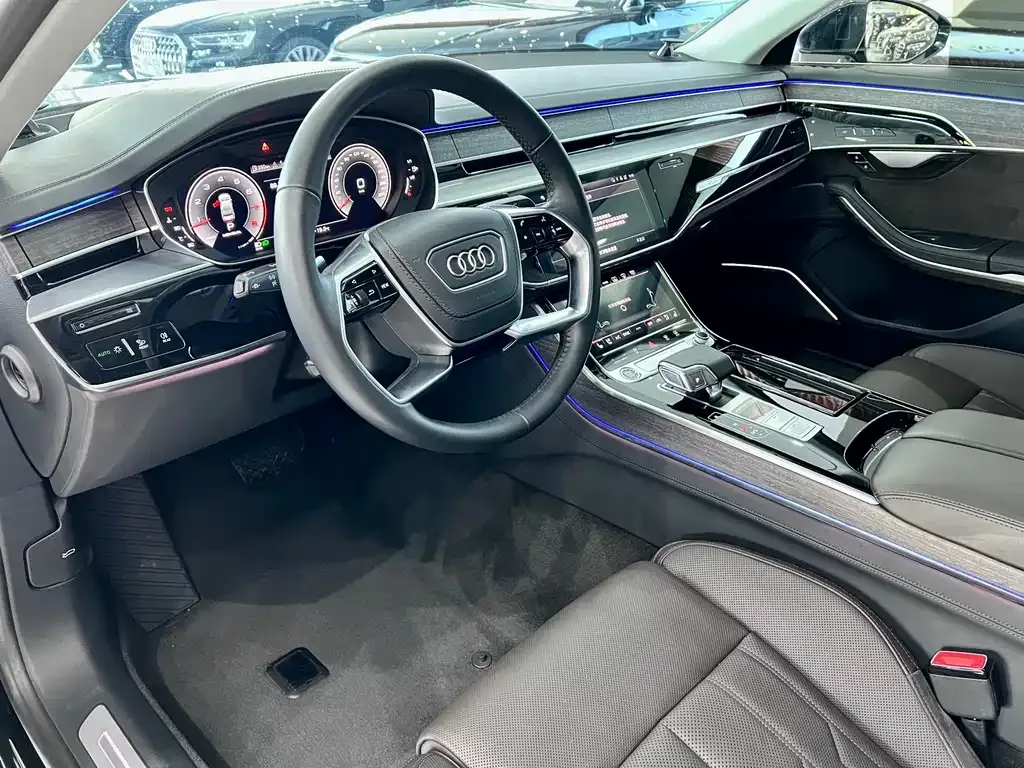 Audi A8 — фото 6