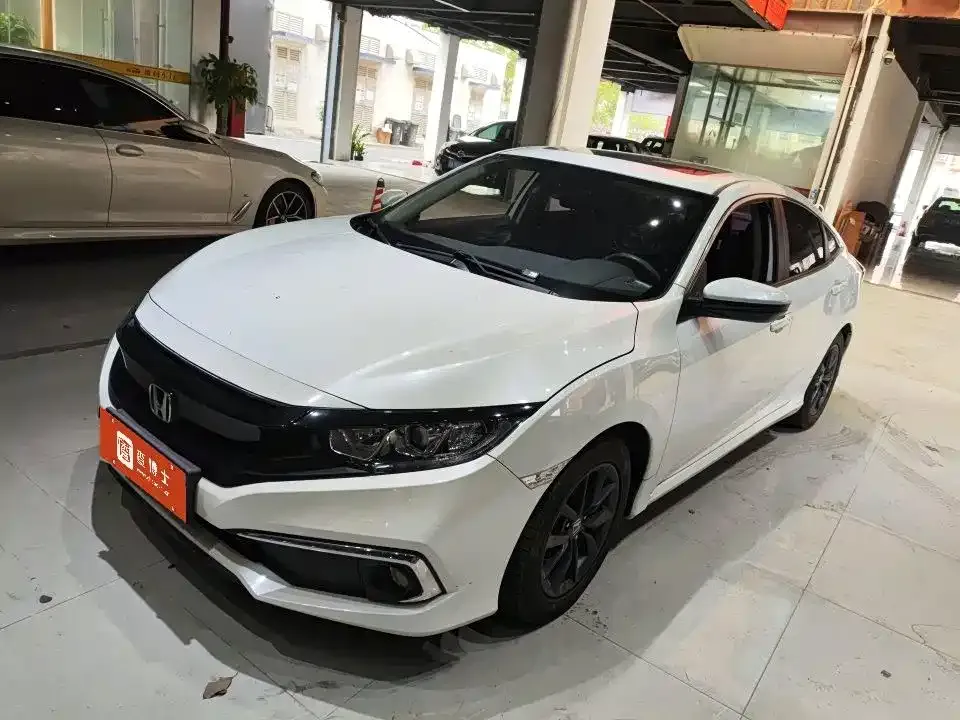 Honda Civic — фото 1