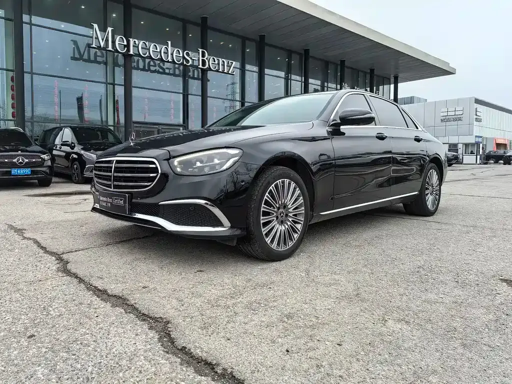 Mercedes-Benz E-Class — фото 1
