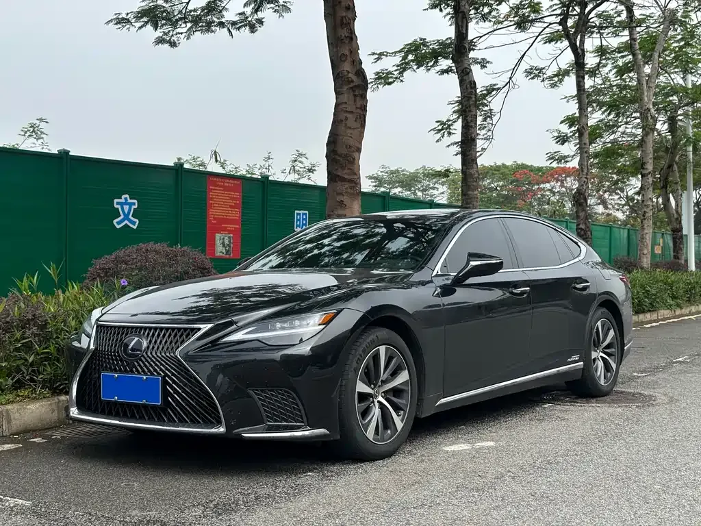 Lexus LS