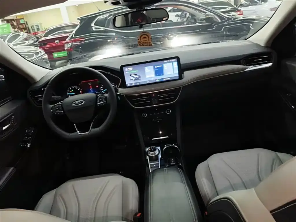 Ford Escape 2023 из CN, фото 2