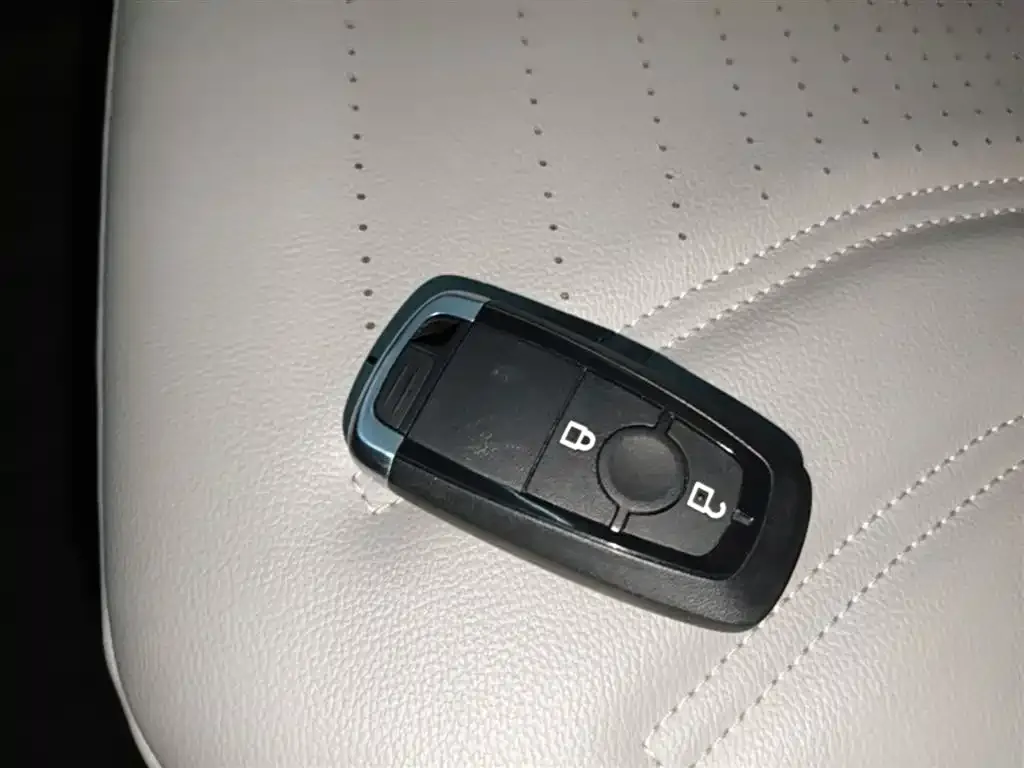 Ford Escape 2023 из CN, фото 5