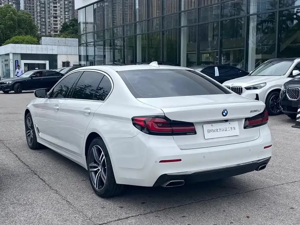 BMW 5 Series — фото 9
