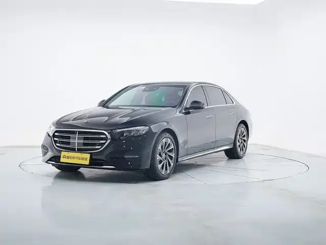 Mercedes-Benz E-Class — фото 1
