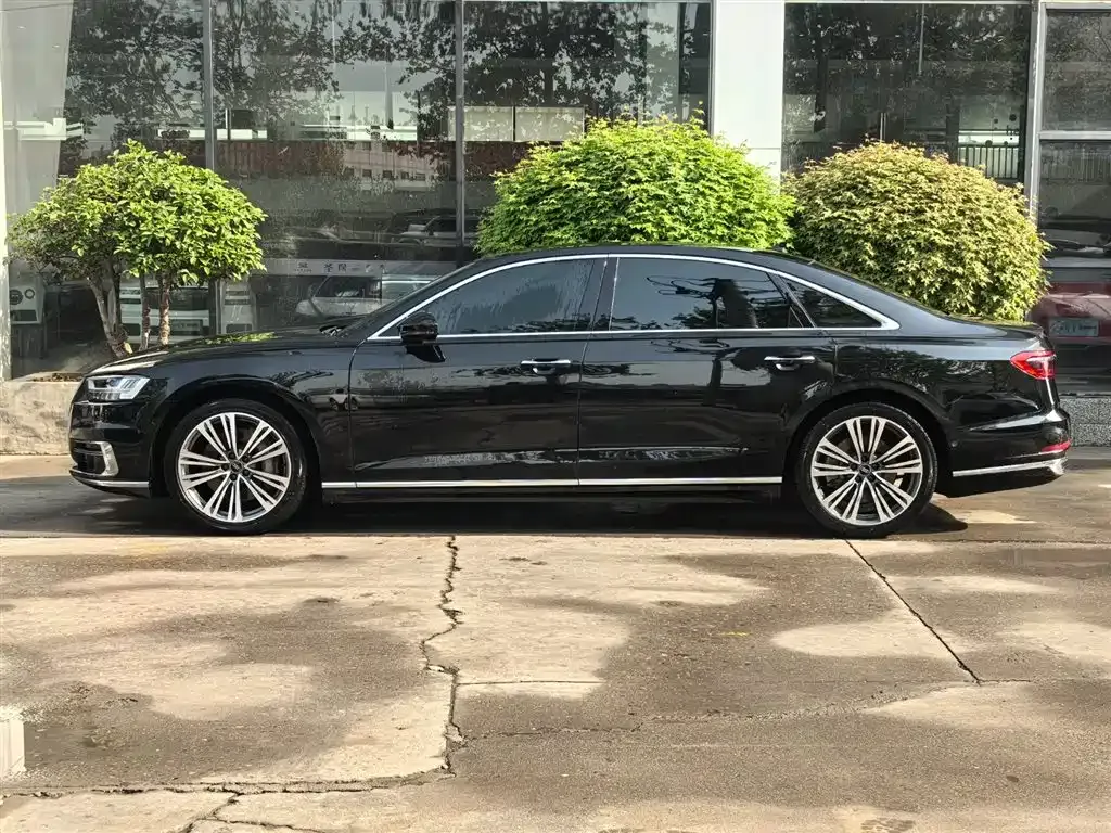 Audi A8 — фото 5