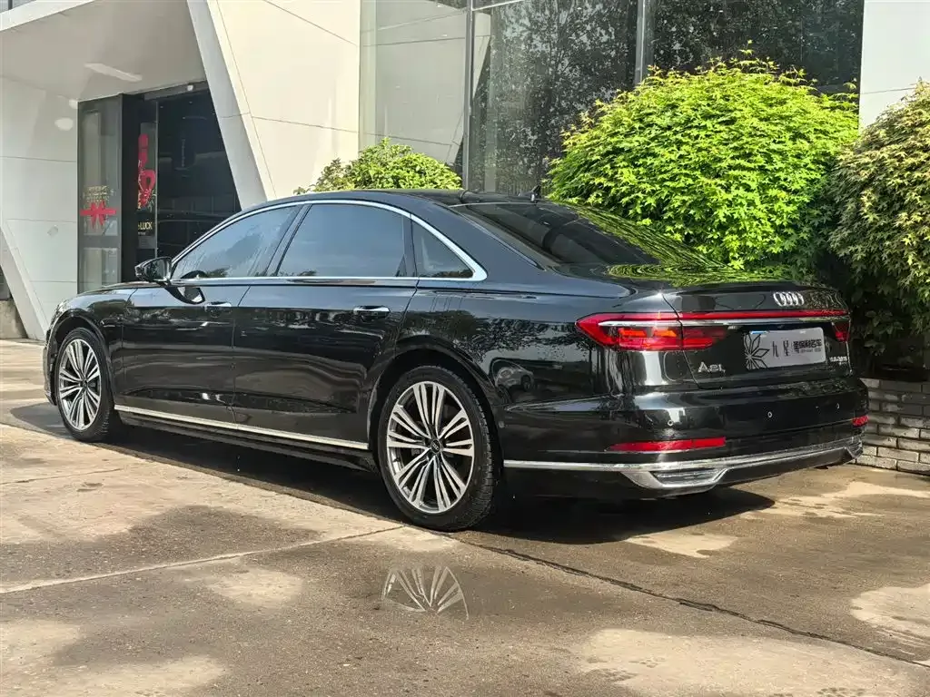 Audi A8 — фото 7