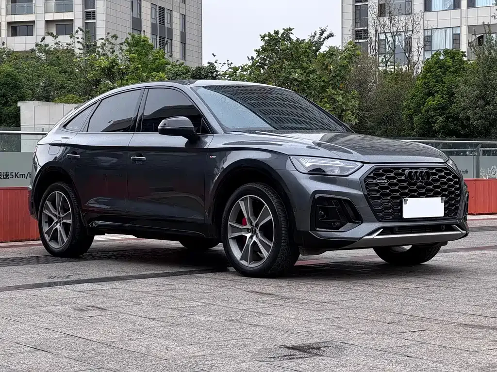 Audi Q5L Sportback — фото 1